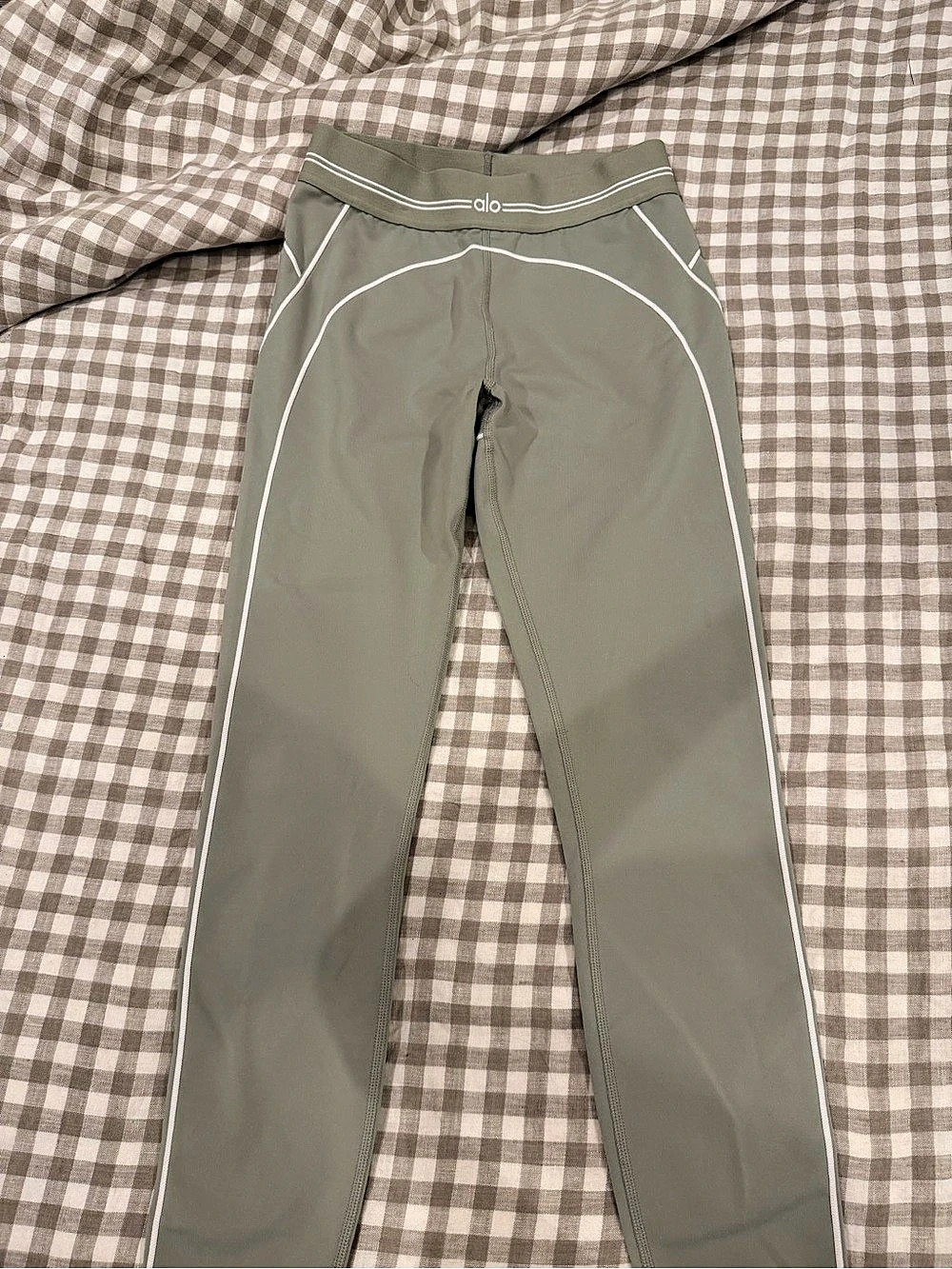 Alo Sage Green Athletic Leggings